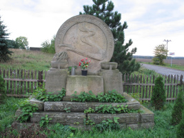 Památník obětem 1.&nbsp;světové války před&nbsp;opravou