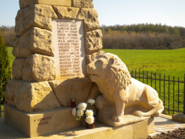 Detail sochy lva, jehož předchůdce byl zcizen